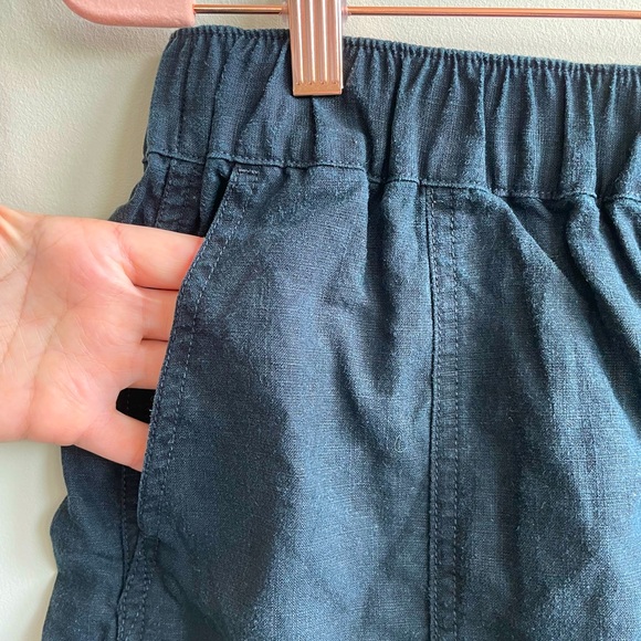 Madewell Pull On Linen Shorts in Black - Picture 6 of 11